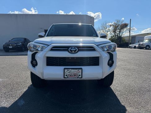 Used 2020 Toyota 4Runner SR5 Premium w/ Moonroof Package AWD/4WD image 2