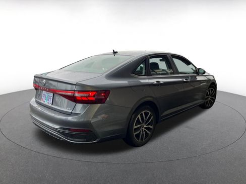 Used 2025 Volkswagen Jetta SE image 7