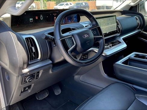 Used 2025 Ford Expedition Max Platinum AWD/4WD image 12