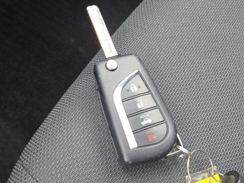 Used 2020 Toyota Corolla SE image 31