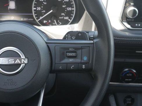 Used 2024 Nissan Rogue SV FWD image 16