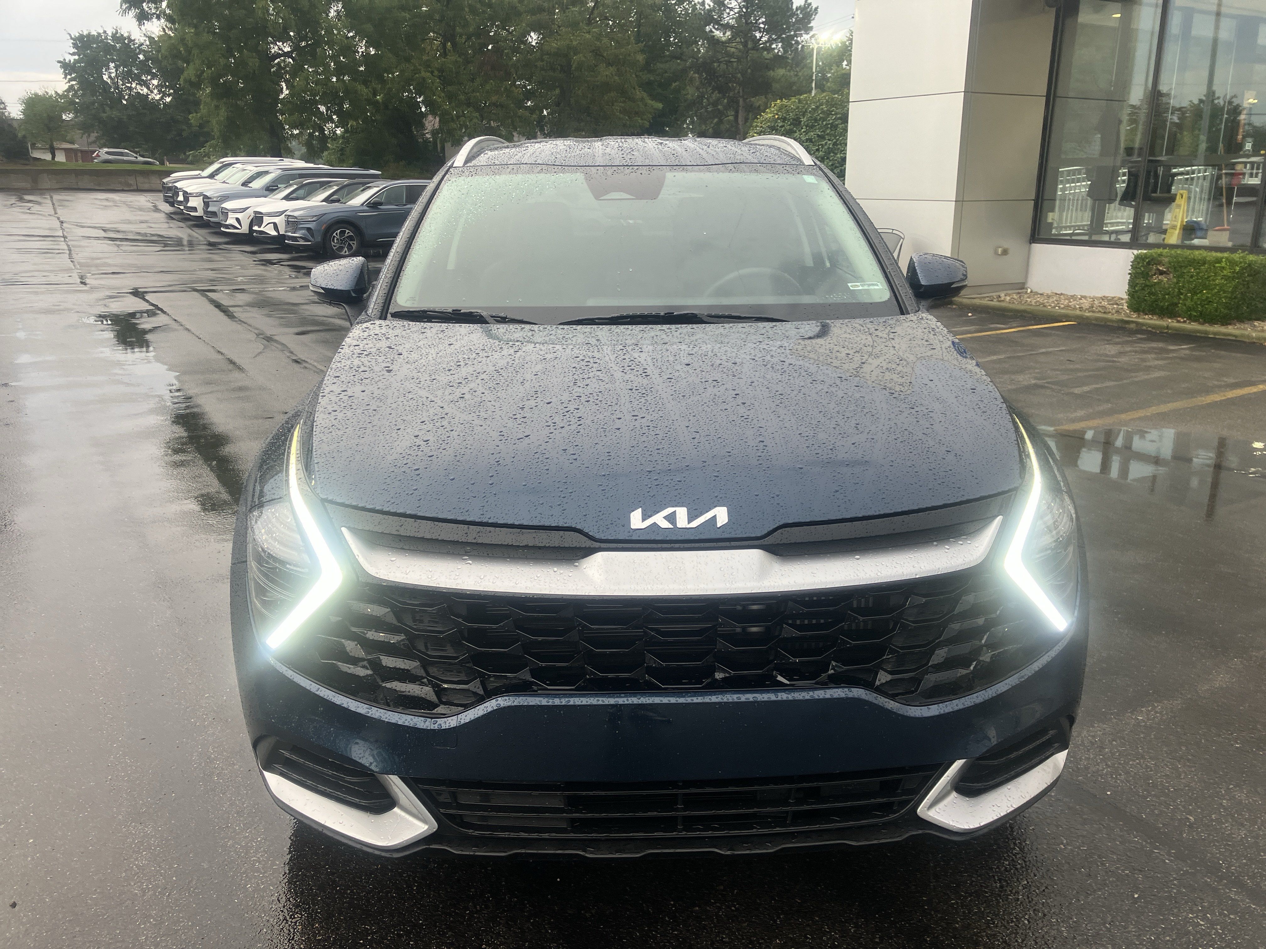 Used 2025 Kia Sportage EX AWD/4WD image 2