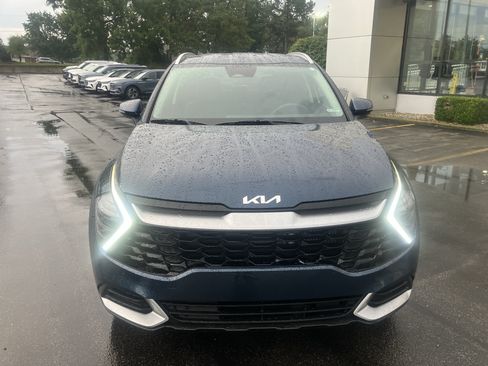 Used 2025 Kia Sportage EX AWD/4WD image 2