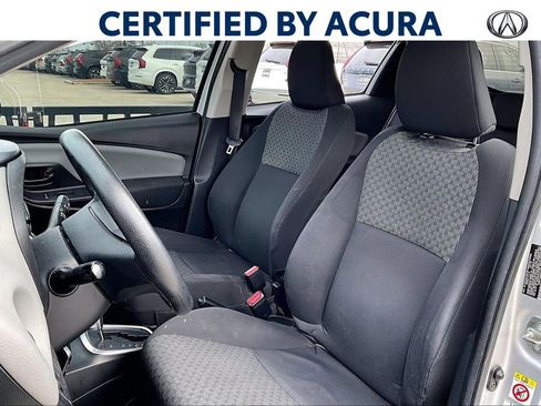 Used 2016 Toyota Yaris L image 28