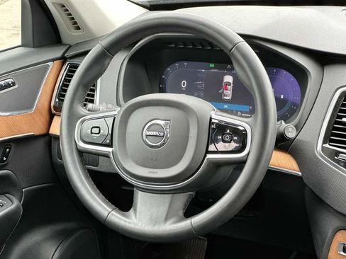 Used 2023 Volvo XC90 B5 Plus image 27