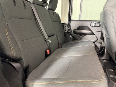Used 2025 Jeep Wrangler Unlimited Sahara w/ Safety Group AWD/4WD image 29