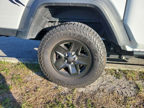 Used 2020 Jeep Gladiator Sport w/ Quick Order Package 24S image 13