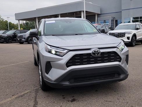 Used 2025 Toyota RAV4 LE AWD/4WD image 6