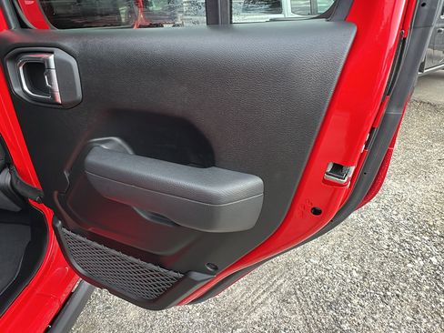 Used 2025 Jeep Wrangler Unlimited Rubicon 4xe image 20