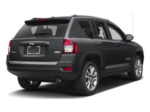 Used 2017 Jeep Compass Latitude AWD/4WD image 5