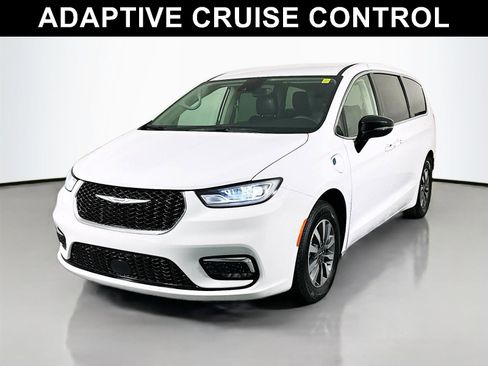 Used 2024 Chrysler Pacifica Select image 4