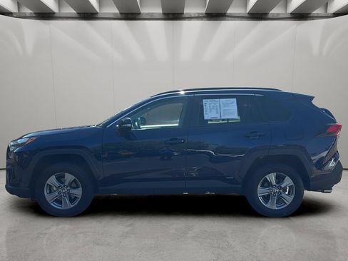 Used 2022 Toyota RAV4 XLE AWD/4WD image 2
