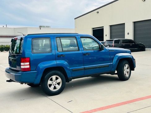 Used 2010 Jeep Liberty Sport image 8