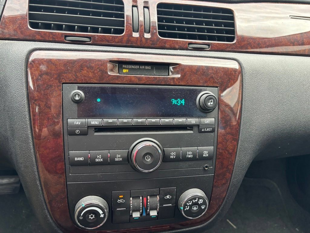 Used 2011 Chevrolet Impala LT FWD image 15