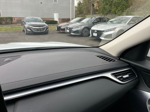 Used 2025 Genesis G70 2.5T image 35