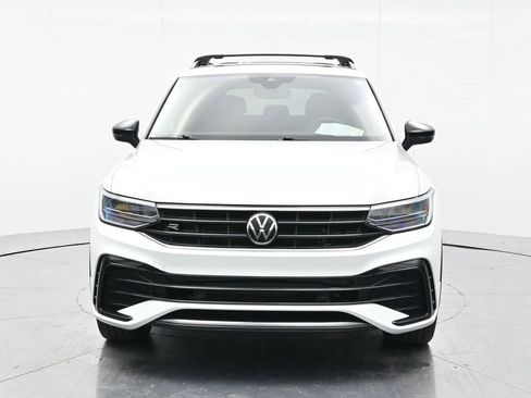 Used 2023 Volkswagen Tiguan SE R-Line FWD image 2