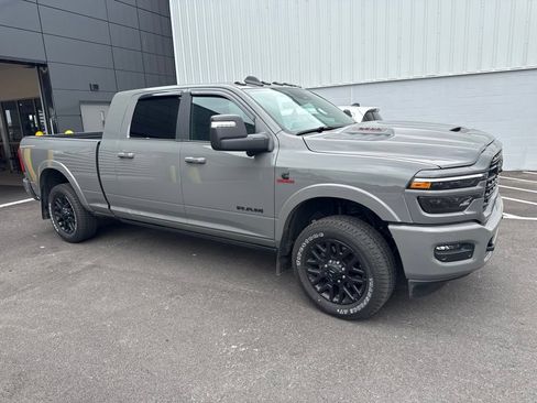 Used 2026 RAM 2500 Limited AWD/4WD image 2