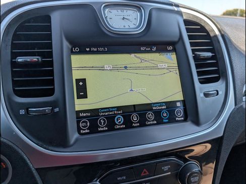 Used 2019 Chrysler 300 Limited RWD image 13