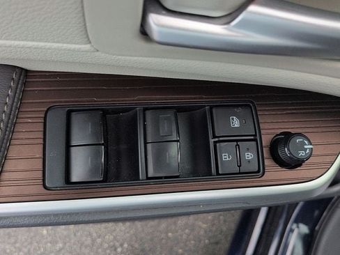 Certified 2024 Toyota Sienna XLE w/ XLE Plus Package FWD image 17