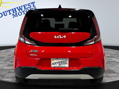 Used 2025 Kia Soul LX w/ LX Technology Package FWD image 6