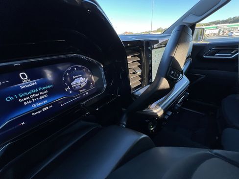 Used 2025 Chevrolet Silverado 1500 LT image 22