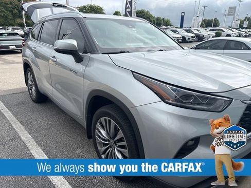 Used 2021 Toyota Highlander Platinum AWD/4WD image 2