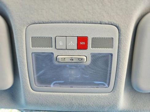 Used 2023 Hyundai Venue Limited image 27