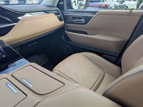 Certified 2025 INFINITI QX80 Luxe w/ Exterior Package image 17