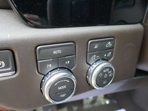 New 2026 GMC Sierra 1500 SLT image 23