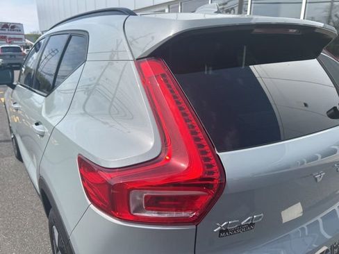 Certified 2025 Volvo XC40 B5 Plus AWD/4WD image 10