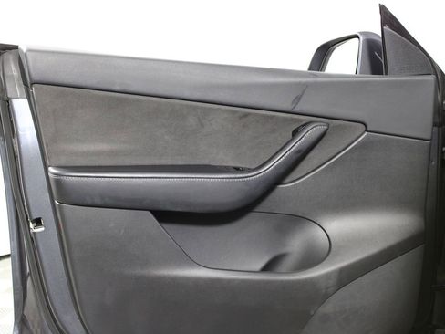 Used 2021 Tesla Model Y Long Range image 6