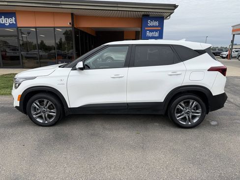 Used 2023 Kia Seltos LX AWD/4WD image 2