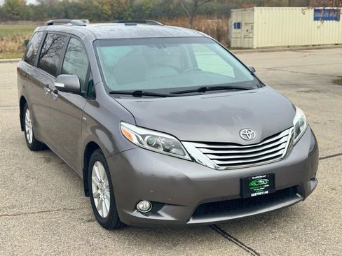 Used 2017 Toyota Sienna Limited Premium image 1