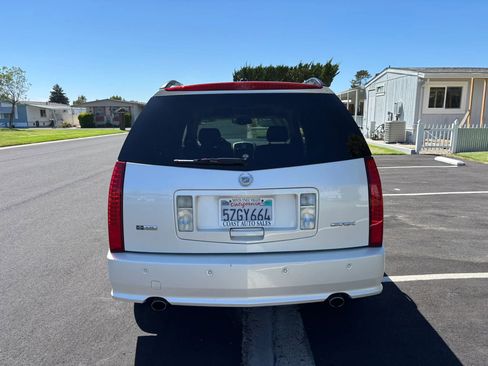 Used 2007 Cadillac SRX V8 w/ Utility Package RWD image 8