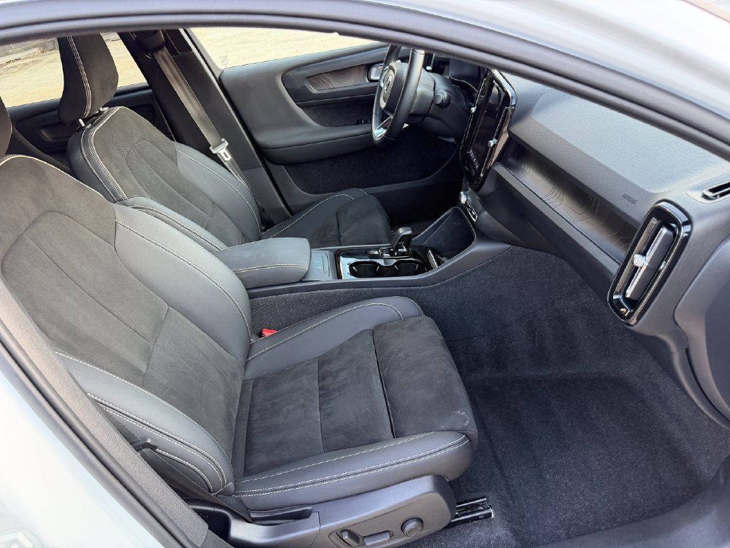 Certified 2023 Volvo C40 P8 Recharge Plus w/ Climate Package AWD/4WD image 23