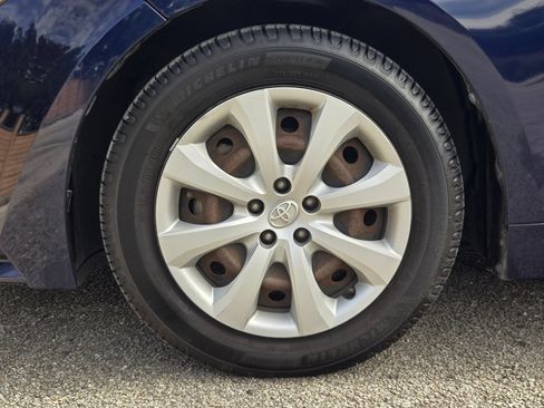Used 2020 Toyota Corolla LE FWD image 32