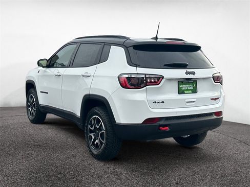 New 2026 Jeep Compass Trailhawk w/ Sun, Sound & Navigation Group image 3