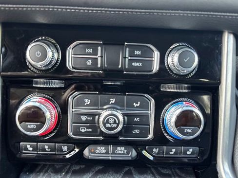 Used 2022 GMC Yukon XL Denali AWD/4WD image 28