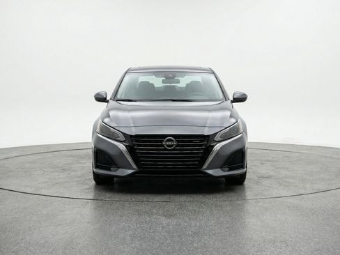 Used 2025 Nissan Altima 2.5 SV image 2