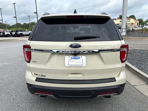Certified 2018 Ford Explorer XLT FWD image 7