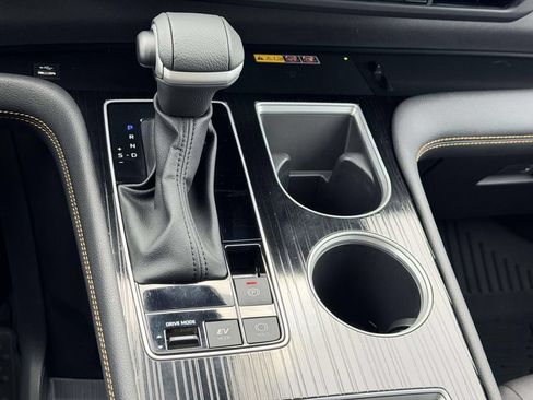 Certified 2025 Toyota Sienna XLE Woodland Edition AWD/4WD image 6