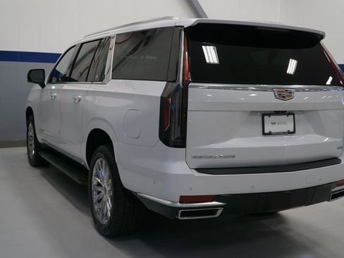 Used 2022 Cadillac Escalade ESV Premium Luxury image 3
