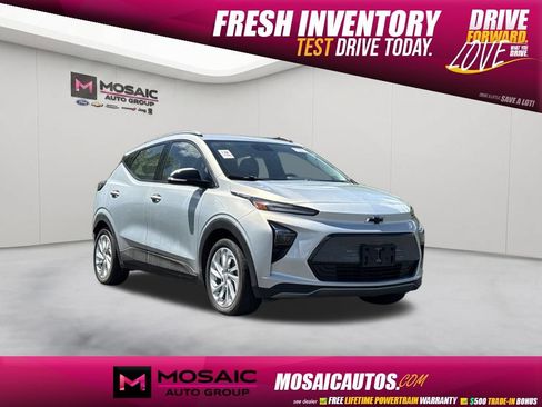 Used 2023 Chevrolet Bolt EUV LT w/ Driver Confidence Package FWD image 1