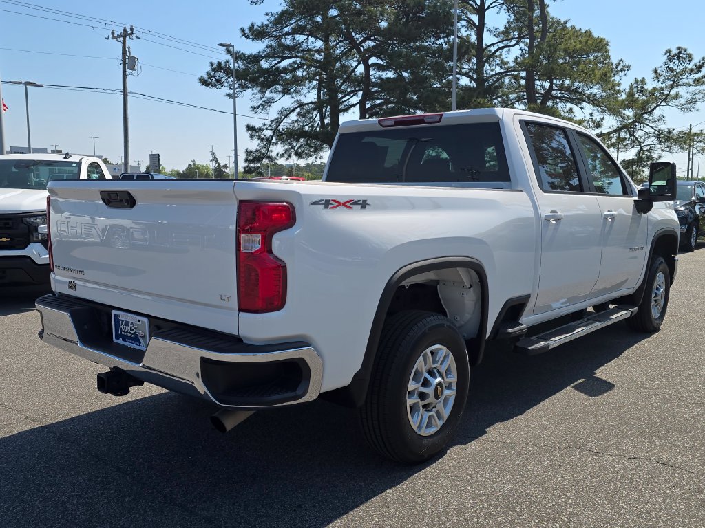 Used 2025 Chevrolet Silverado 2500 LT w/ Convenience Package AWD/4WD image 3