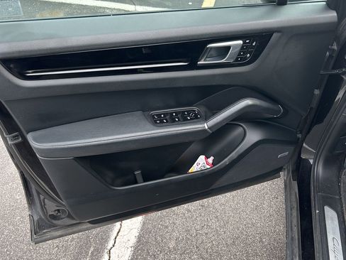 Used 2019 Porsche Cayenne E-Hybrid AWD/4WD image 9