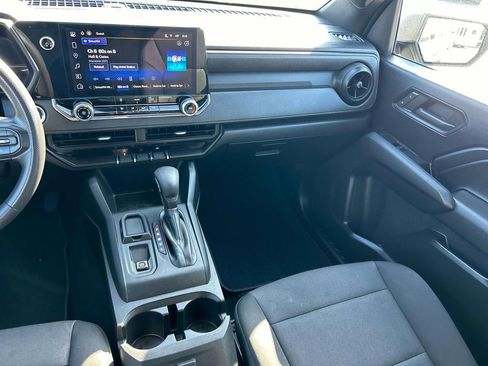 Used 2023 Chevrolet Colorado W/T image 17