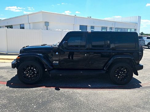 Used 2022 Jeep Wrangler Unlimited Sahara w/ Cold Weather Group AWD/4WD image 3