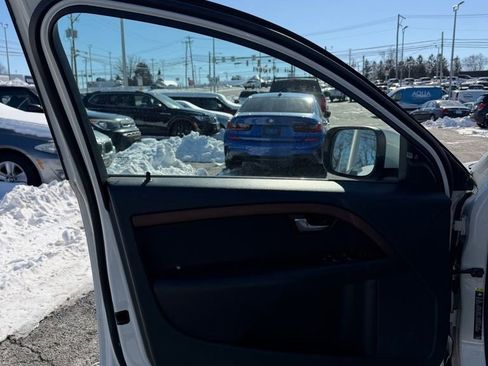 Used 2010 Volvo XC70 3.2 image 9