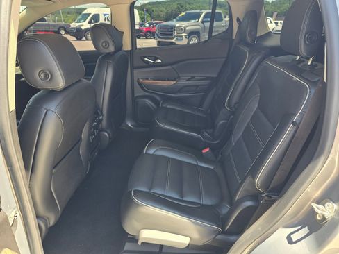 Used 2019 GMC Acadia Denali w/ Technology Package FWD image 11