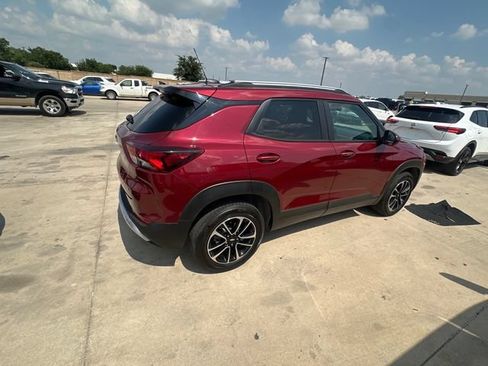 Used 2025 Chevrolet TrailBlazer LT AWD/4WD image 4